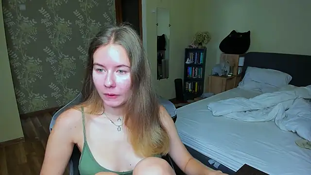 EmilyPaw online show from October 4, 2025, 9:07 am