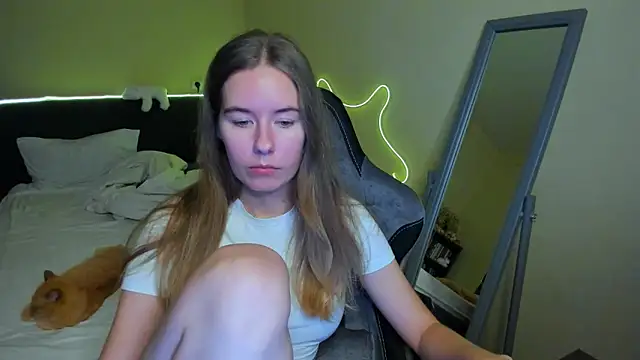 EmilyPaw online show from November 30, 2025, 4:22 pm