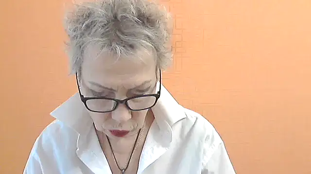 Snapshot of NessyJenixs chatting on November 18, 2025, 7:35 am NessyJenixs online show from November 18, 2025, 7:35 am