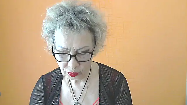NessyJenixs online show from April 8, 2026, 6:24 am