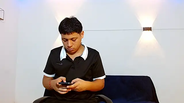 Tylerdrdn online show from November 7, 2025, 9:37 pm