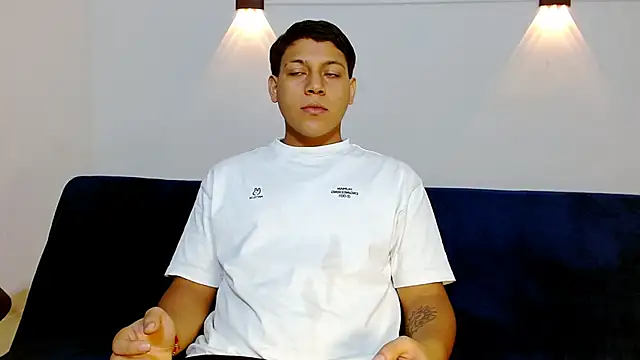 Tylerdrdn online show from November 19, 2025, 3:45 pm