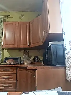 Laura Kiss online show from November 30, 2025, 9:13 am