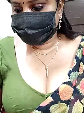 Snapshot of Queenflowerr chatting on February 10, 2025, 5:25 am Queenflowerr online show from February 10, 2025, 5:25 am