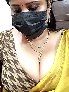 Snapshot of Queenflowerr chatting on March 4, 2025, 10:35 am Queenflowerr online show from March 4, 2025, 10:35 am