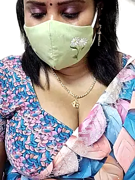 Snapshot of Queenflowerr chatting on October 27, 2025, 7:23 am Queenflowerr online show from October 27, 2025, 7:23 am