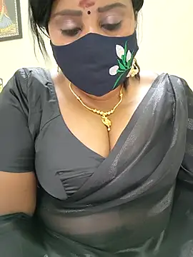 Snapshot of Queenflowerr chatting on November 6, 2025, 4:52 pm Queenflowerr online show from November 6, 2025, 4:52 pm