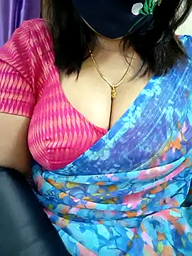 Queenflowerr online show from March 31, 2026, 5:02 pm