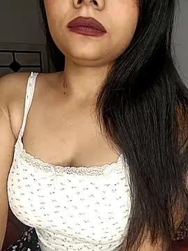 Snapshot of Love-N chatting on May 10, 2026, 6:13 pm Love-N online show from May 10, 2026, 6:13 pm