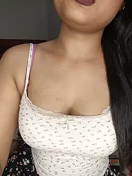 Snapshot of Love-N chatting on May 31, 2026, 6:42 pm Love-N online show from May 31, 2026, 6:42 pm