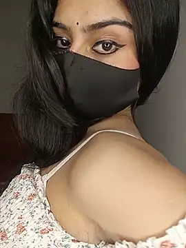 Snapshot of Love-N chatting on June 2, 2026, 6:32 pm Love-N online show from June 2, 2026, 6:32 pm