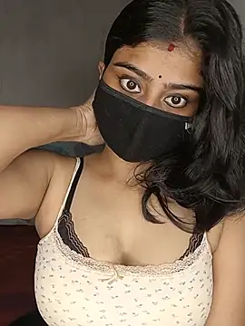 Snapshot of Love-N chatting on August 5, 2026, 6:22 pm Love-N online show from August 5, 2026, 6:22 pm