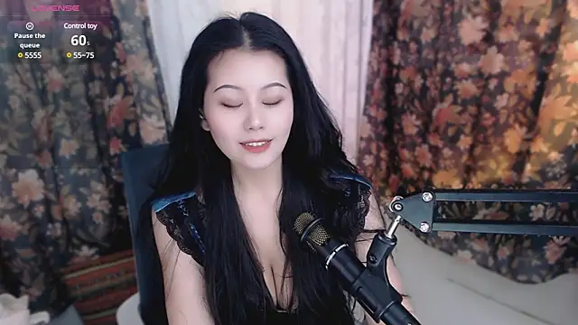 cat-lady-6688 online show from February 22, 2025, 2:39 am