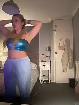 blissdimicco online show from December 15, 2025, 4:11 pm