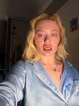 blissdimicco online show from December 17, 2025, 9:04 am