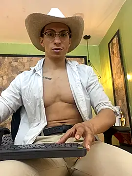 Snapshot of ApoloCruz chatting on October 3, 2025, 5:59 am ApoloCruz online show from October 3, 2025, 5:59 am