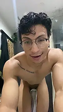 Snapshot of ApoloCruz chatting on November 24, 2025, 11:21 am ApoloCruz online show from November 24, 2025, 11:21 am