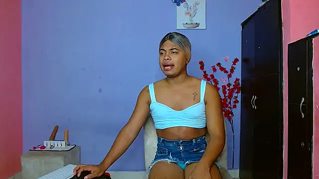 Snapshot of electrabrowns chatting on September 20, 2025, 12:44 am electrabrowns online show from September 20, 2025, 12:44 am