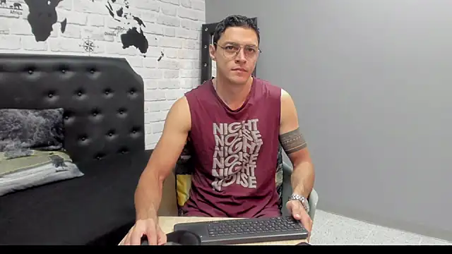 Frank Millers online show from November 11, 2025, 8:42 pm