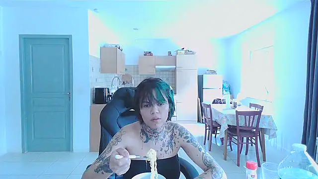 Snapshot of serena__vedette chatting on January 27, 2025, 12:05 pm serena vedette online show from January 27, 2025, 12:05 pm