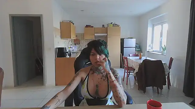 Snapshot of serena__vedette chatting on February 1, 2025, 9:54 am serena vedette online show from February 1, 2025, 9:54 am