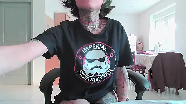 Snapshot of serena__vedette chatting on February 17, 2025, 2:04 pm serena vedette online show from February 17, 2025, 2:04 pm