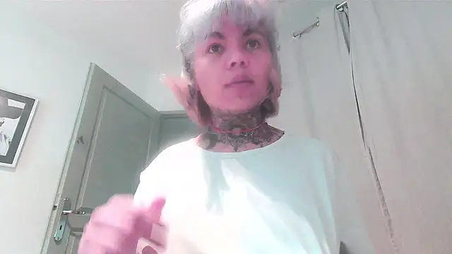 Snapshot of serena__vedette chatting on October 6, 2025, 1:19 pm serena vedette online show from October 6, 2025, 1:19 pm