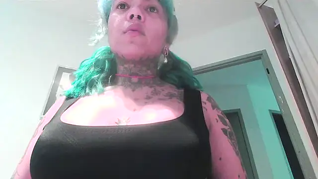 Snapshot of serena__vedette chatting on October 22, 2025, 11:32 am serena vedette online show from October 22, 2025, 11:32 am