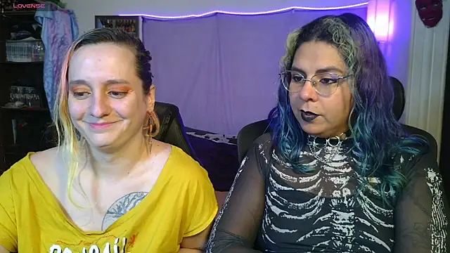Snapshot of Evelan420 chatting on April 20, 2026, 7:26 pm Evelan420 online show from April 20, 2026, 7:26 pm