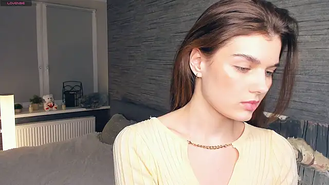 FloraDobb online show from February 28, 2025, 2:53 am