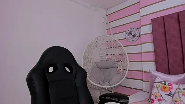 taliarussel online show from March 12, 2025, 10:39 pm