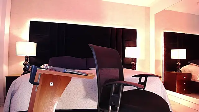 Snapshot of Simon_Basset chatting on March 21, 2025, 11:23 pm Simon Basset online show from March 21, 2025, 11:23 pm