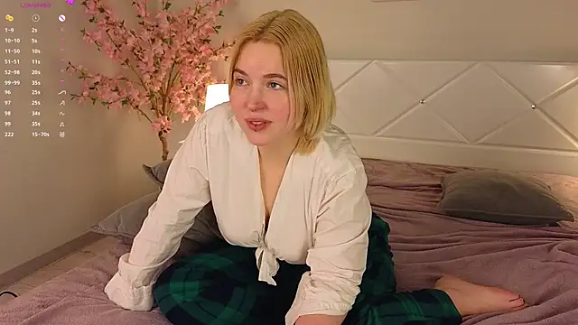 Manic pixie  online show from March 7, 2025, 4:44 pm