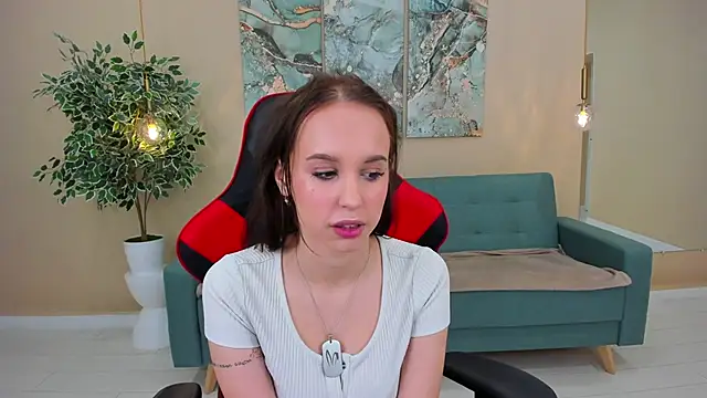 Snapshot of SandraTucker chatting on February 1, 2025, 6:54 am SandraTucker online show from February 1, 2025, 6:54 am