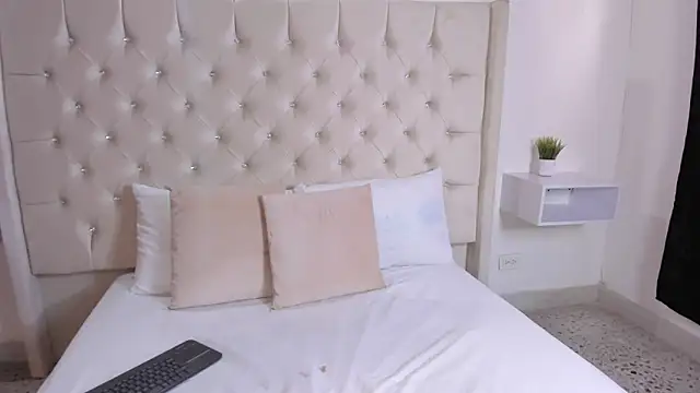 bella bloomg online show from March 18, 2025, 7:31 pm