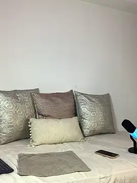 genesissara online show from February 21, 2025, 4:48 pm