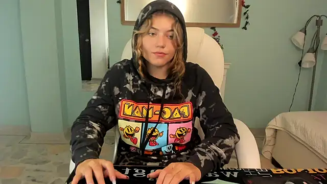 alaia greyy online show from February 3, 2025, 1:30 pm