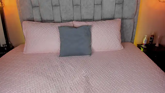 Melody thonson online show from February 21, 2025, 7:01 am