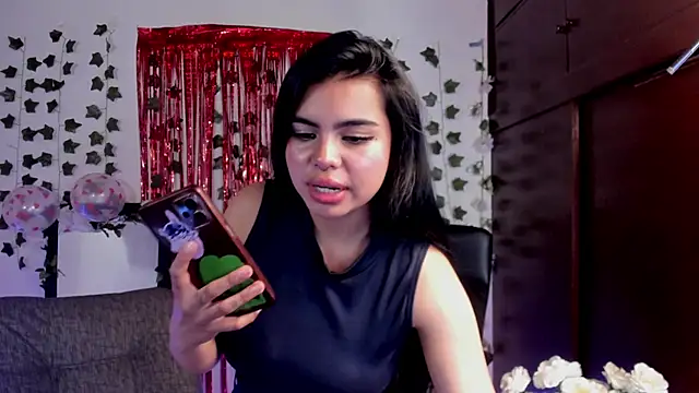 Snapshot of saray__jones chatting on February 14, 2025, 2:12 pm saray jones online show from February 14, 2025, 2:12 pm