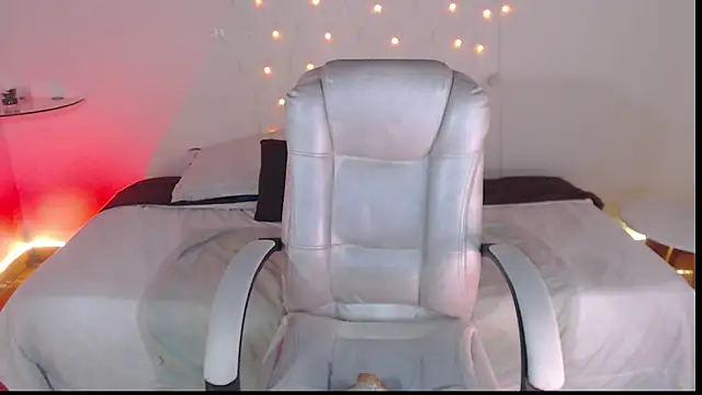 Snapshot of saray__jones chatting on March 11, 2025, 4:18 pm saray jones online show from March 11, 2025, 4:18 pm