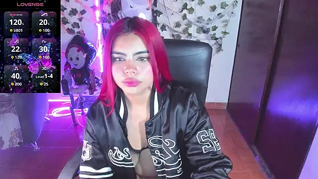 Snapshot of saray__jones chatting on October 4, 2025, 6:50 pm saray jones online show from October 4, 2025, 6:50 pm