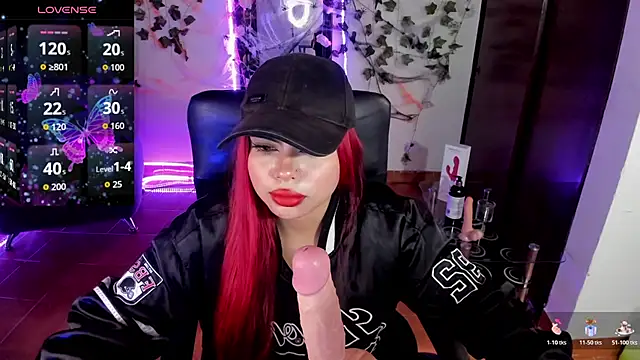 Snapshot of saray__jones chatting on October 25, 2025, 4:57 pm saray jones online show from October 25, 2025, 4:57 pm