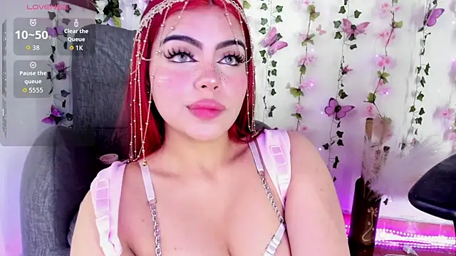 Snapshot of saray__jones chatting on April 28, 2026, 4:34 pm saray jones online show from April 28, 2026, 4:34 pm