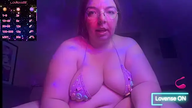 Snapshot of curvycate127 chatting on August 4, 2026, 6:27 am curvycate127 online show from August 4, 2026, 6:27 am