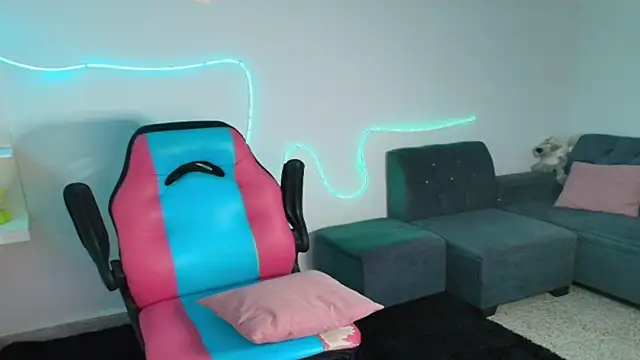 gisell363472 online show from November 9, 2025, 11:14 pm