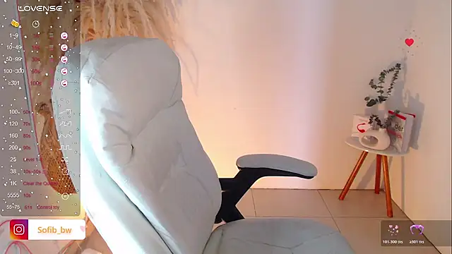 Sofi BBW online show from November 5, 2025, 12:38 pm