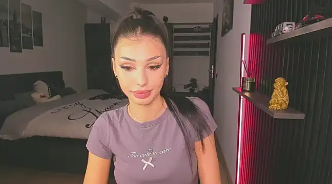 Snapshot of HelenShawn chatting on February 1, 2025, 10:02 pm HelenShawn online show from February 1, 2025, 10:02 pm