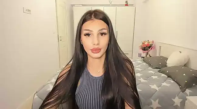 Snapshot of HelenShawn chatting on February 25, 2025, 12:25 am HelenShawn online show from February 25, 2025, 12:25 am