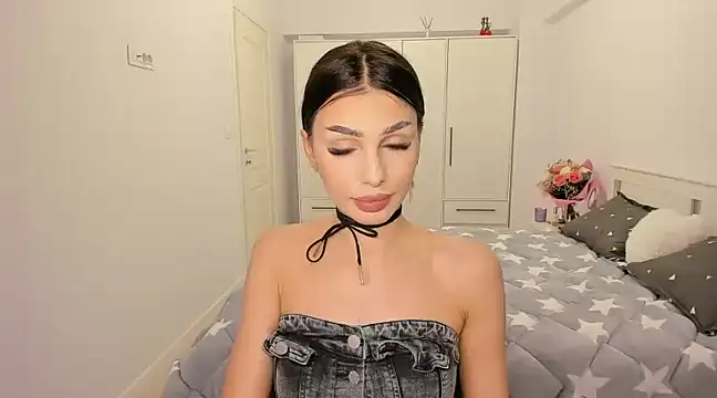 Snapshot of HelenShawn chatting on February 25, 2025, 9:46 pm HelenShawn online show from February 25, 2025, 9:46 pm