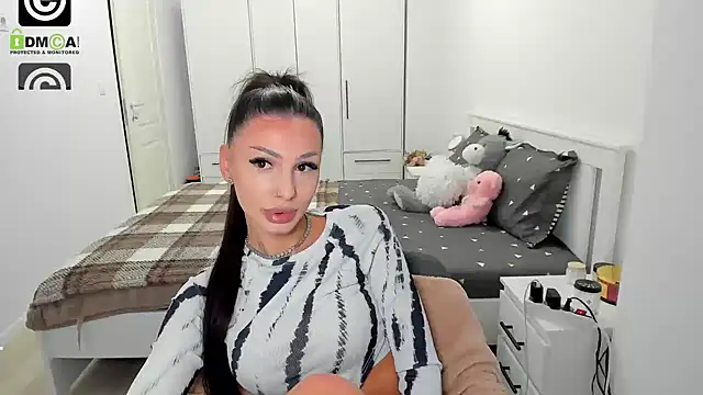 Snapshot of HelenShawn chatting on November 24, 2025, 8:30 pm HelenShawn online show from November 24, 2025, 8:30 pm